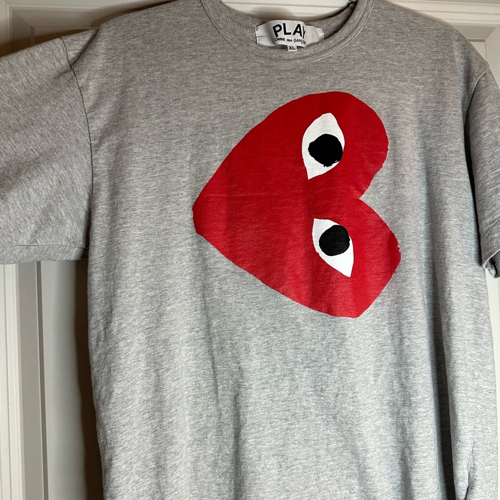 Comme Des Garçons
Men’s XL Crew Neck T-Shirt (fits like Medium)